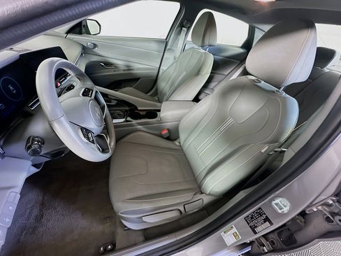 Used 2025 Hyundai Elantra SEL FWD image 13