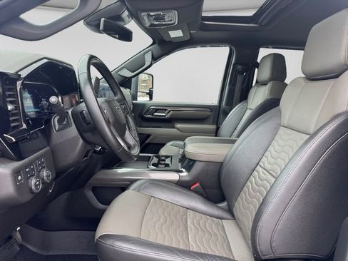 Used 2024 Chevrolet Silverado 2500 ZR2 w/ Snow Plow Prep/Camper Package image 9