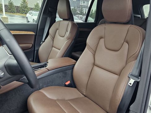 Used 2024 Volvo XC90 B6 Plus w/ Protection Package Premier image 13