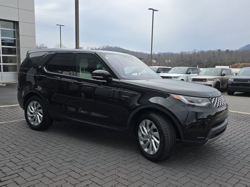 Used 2021 Land Rover Discovery S image 3