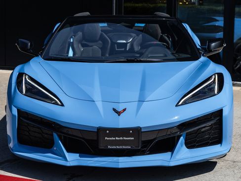 Used 2025 Chevrolet Corvette Z06 w/ Stealth Interior Trim Package RWD image 4