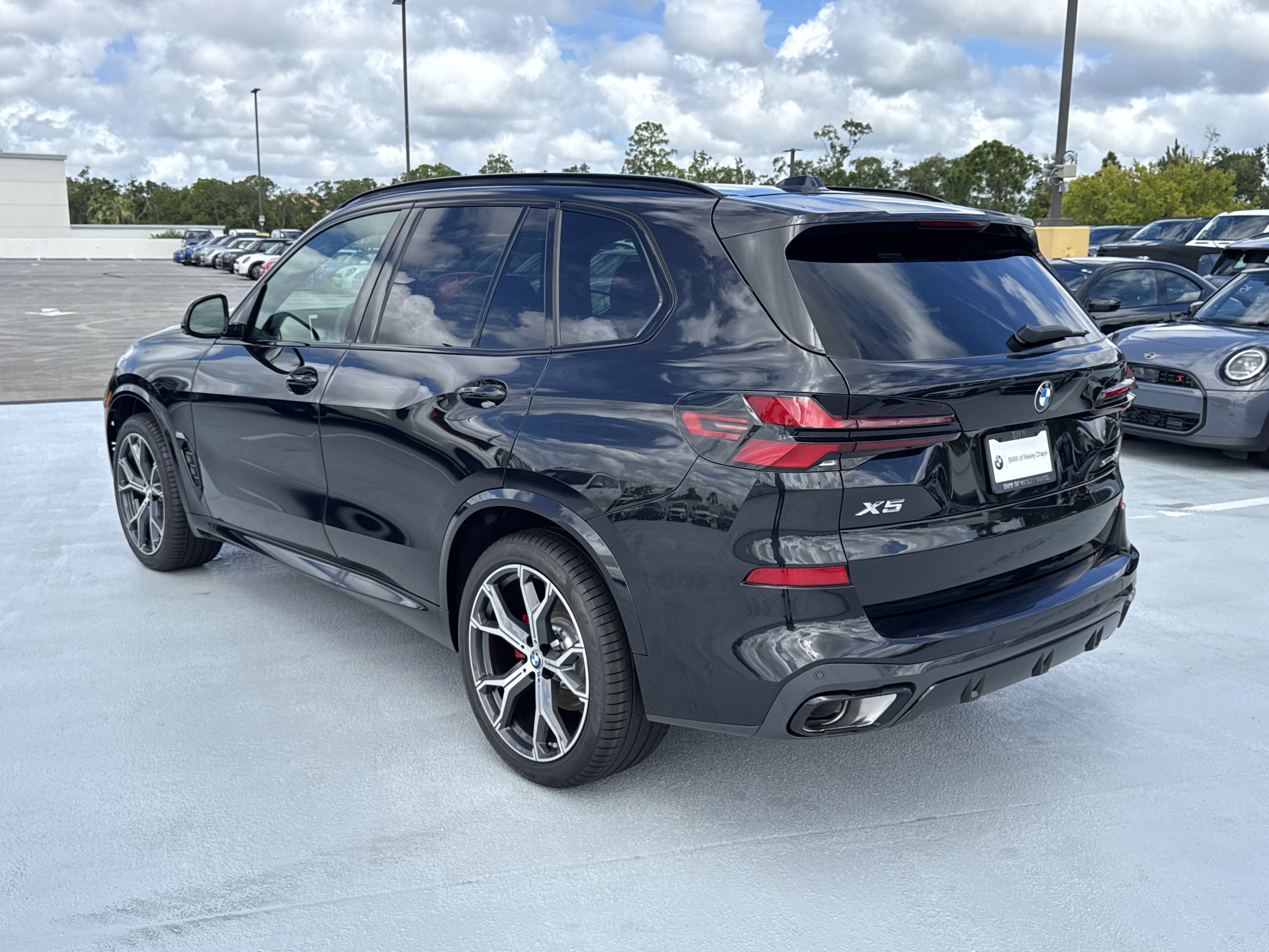 New 2026 BMW X5 xDrive40i w/ M Sport Package AWD/4WD image 5