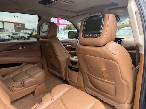 Used 2016 Cadillac Escalade ESV Platinum AWD/4WD image 44