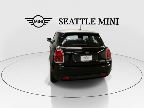 Certified 2022 MINI Cooper SE image 9