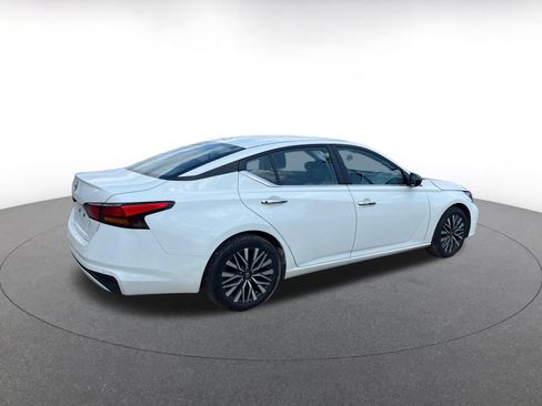 Used 2025 Nissan Altima 2.5 SV FWD image 17