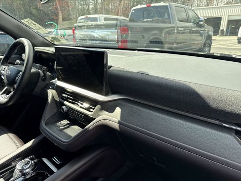 Used 2025 Ford Explorer Platinum w/ Ultimate Package image 13