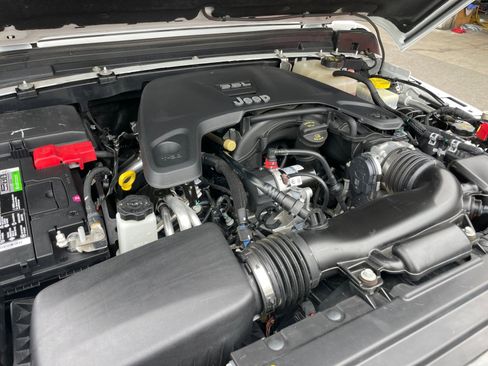 Used 2021 Jeep Wrangler Unlimited Sahara image 25