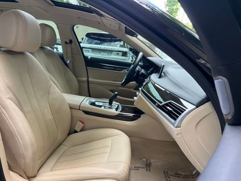 Used 2018 BMW 740i image 37