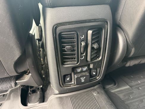 Used 2019 Jeep Grand Cherokee High Altitude AWD/4WD image 10