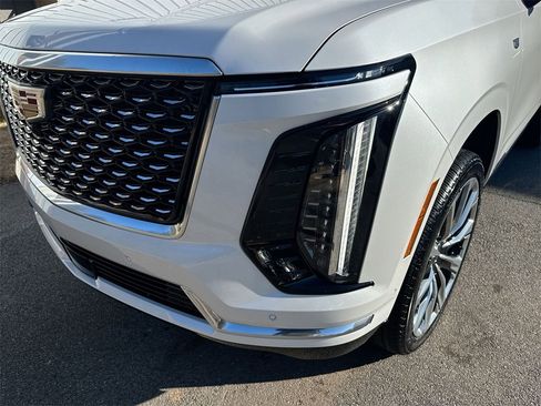 Used 2025 Cadillac Escalade Premium Luxury w/ Touring Package image 10