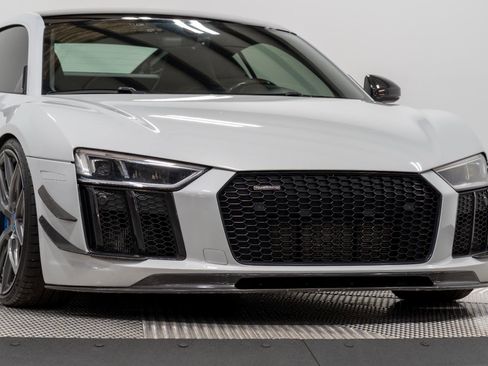Used 2017 Audi R8 V10 plus w/ Full Leather Package image 4