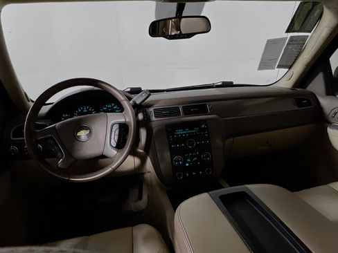 Used 2011 Chevrolet Avalanche LT w/ Luxury Package image 28