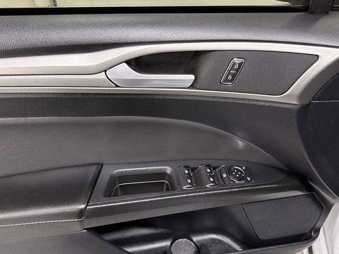 Used 2020 Ford Fusion SE FWD image 15