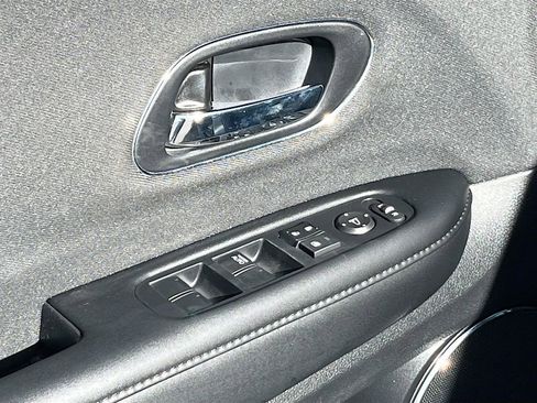 Used 2022 Honda HR-V EX image 17