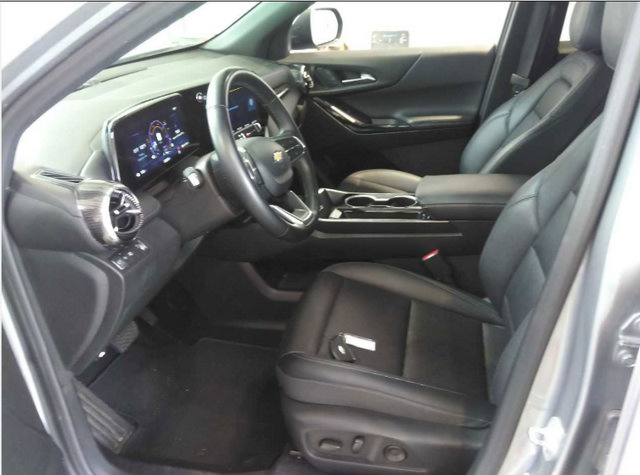 Used 2025 Chevrolet Equinox LT w/ Convenience Package II FWD image 16