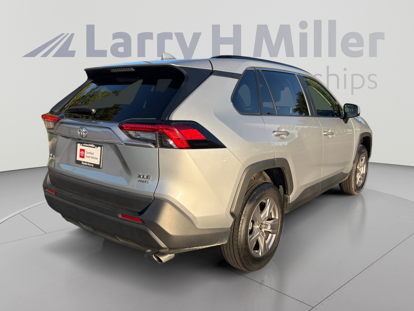 Used 2024 Toyota RAV4 XLE AWD/4WD image 5