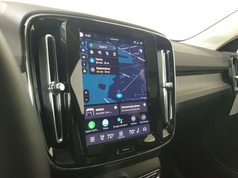 Used 2026 Volvo XC40 B4 Plus w/ Climate Package image 30