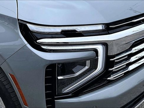 Used 2025 Chevrolet Suburban Premier image 40