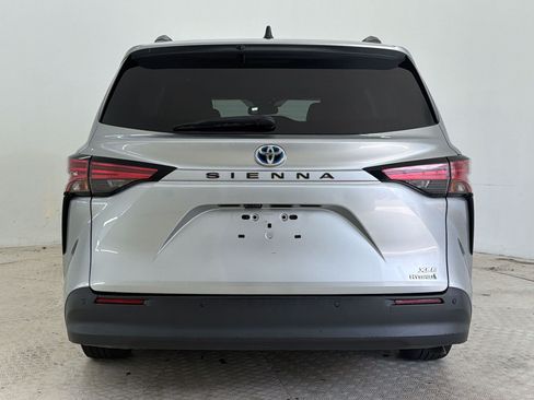 Used 2021 Toyota Sienna XLE FWD image 10