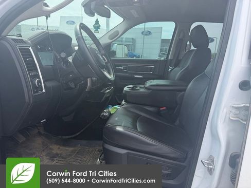 Used 2017 RAM 1500 Laramie w/ Convenience Group AWD/4WD image 2