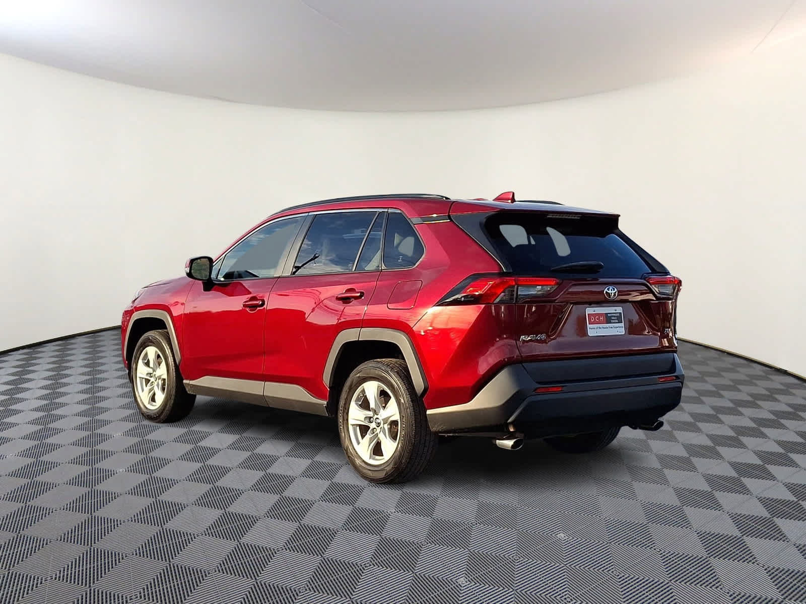 Used 2019 Toyota RAV4 XLE w/ Convenience Package FWD image 7