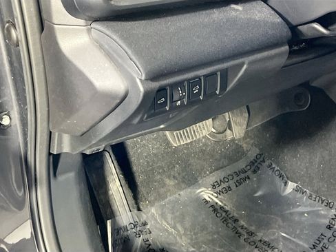 Used 2023 Subaru Outback Premium image 10