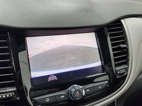 Used 2020 Chevrolet Trax LT image 2