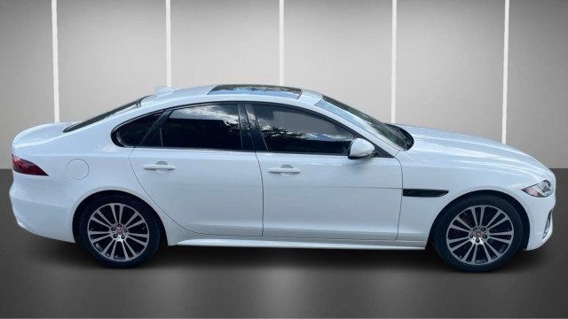 Used 2022 Jaguar XF R-Dynamic SE AWD/4WD image 4