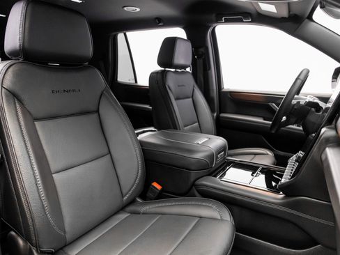 Used 2025 GMC Yukon Denali AWD/4WD image 29