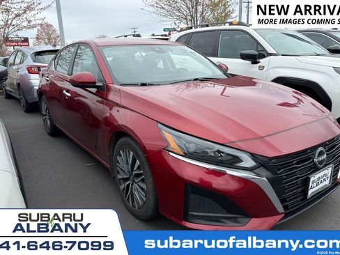 Used 2023 Nissan Altima 2.5 SV image 1