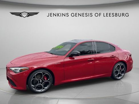 Used 2023 Alfa Romeo Giulia Veloce RWD image 10