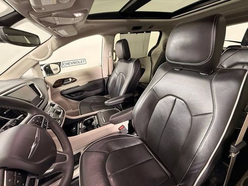 Used 2023 Chrysler Pacifica Limited FWD image 53