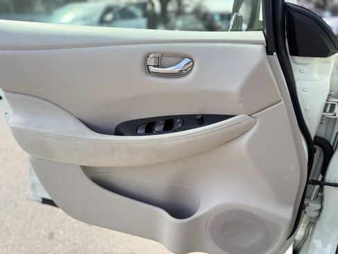 Used 2012 Nissan Leaf SV image 12