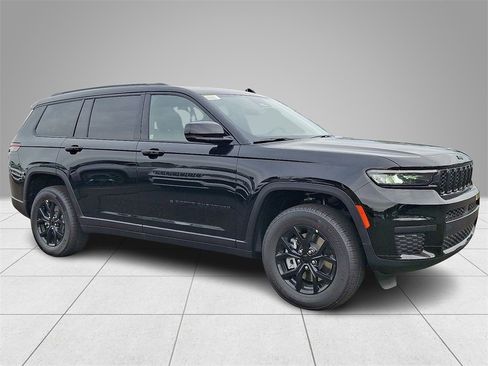 New 2025 Jeep Grand Cherokee L Altitude image 3