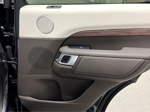 Used 2020 Land Rover Discovery HSE image 21