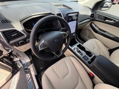 Used 2024 Ford Edge Titanium AWD/4WD image 15