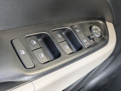 Used 2023 Hyundai Venue SEL w/ Cargo Package image 14