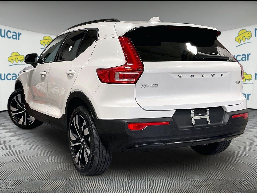 Used 2024 Volvo XC40 B5 Plus w/ Protection Package Premier AWD/4WD image 4