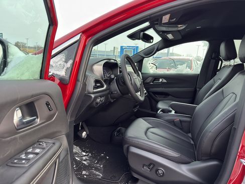 New 2026 Chrysler Pacifica Select image 11