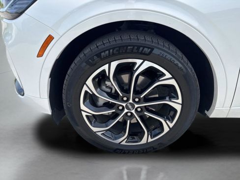 Used 2025 Lincoln Nautilus Reserve image 34