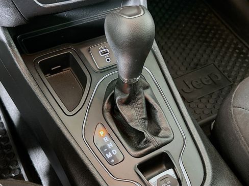 Used 2020 Jeep Cherokee Latitude w/ Cold Weather Group image 23