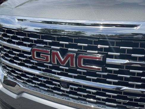 Used 2023 GMC Acadia Denali w/ Denali Ultimate Package FWD image 27