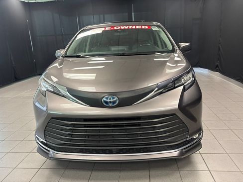 Used 2021 Toyota Sienna XLE FWD image 9