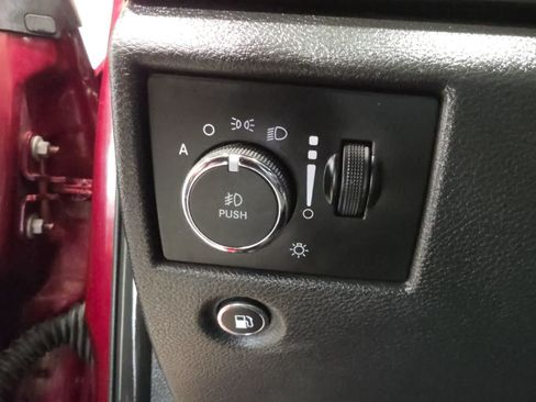 Used 2019 Jeep Grand Cherokee Altitude AWD/4WD image 21
