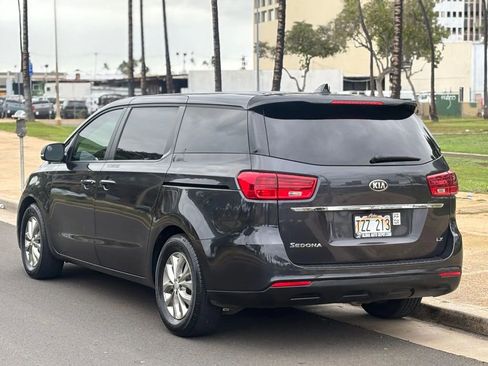 Used 2020 Kia Sedona LX image 3