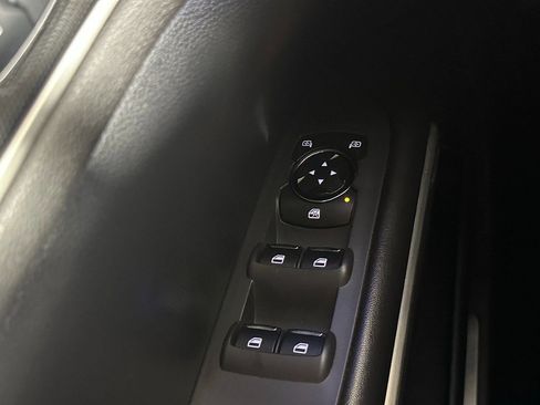 Used 2013 Lincoln MKZ image 38