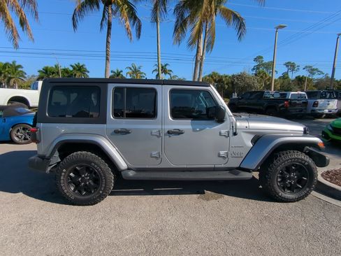 Used 2019 Jeep Wrangler Unlimited Sahara w/ Safety Group image 4