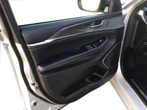 Used 2021 Jeep Grand Cherokee L Overland w/ Advanced Protech Group III image 20