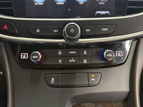 Used 2017 Buick LaCrosse Preferred image 28