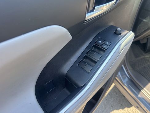 Certified 2022 Toyota Highlander XLE image 9